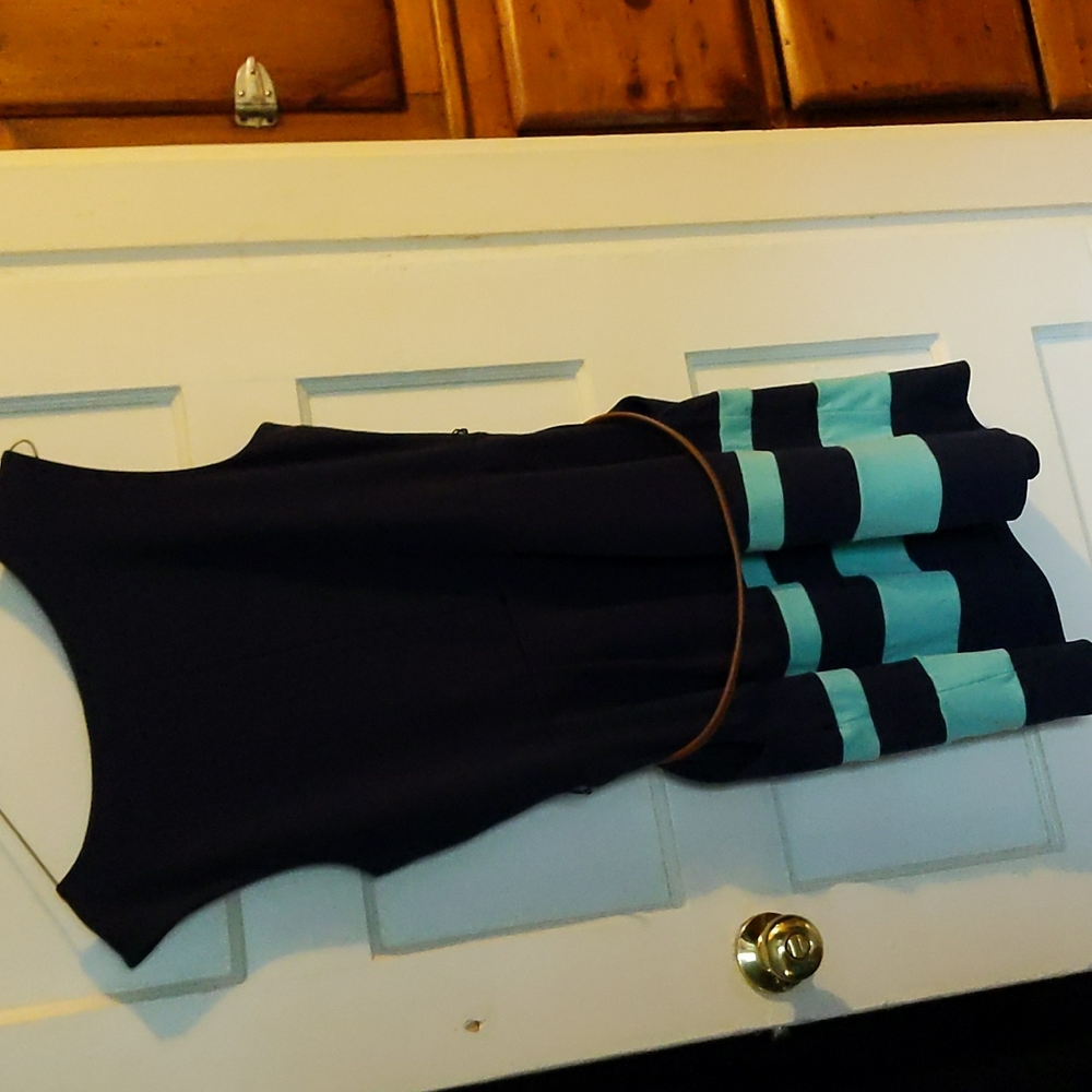 Sleeveless Dress with belt - Picture 4 of 4